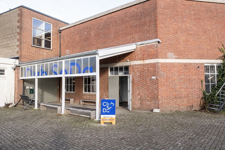 Dans Brabant Extras hires Williamvander Voort 10